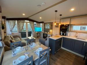 Φωτογραφία από το άλμπουμ του Golden Palm Resort - Bordeaux Deluxe - Coastal Caravan Breaks σε Chapel Saint Leonards