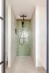 Bathroom sa Deluxe Studio La Cambre - with view