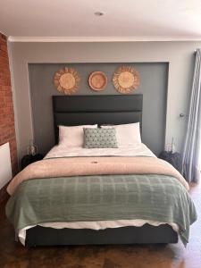 Postel nebo postele na pokoji v ubytování Hilton Splendour 1