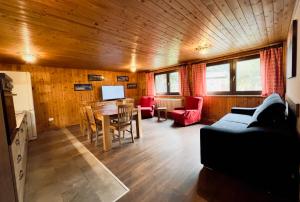 TV a/nebo společenská místnost v ubytování Apartments Les Crouses - Tavern