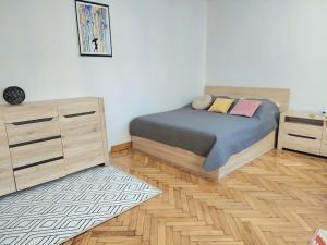 En eller flere senge i et værelse på Domin domin + 8 billeder