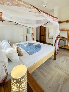 Postel nebo postele na pokoji v ubytování Shirley Residence Kiwengwa