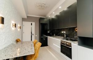 Kuchyň nebo kuchyňský kout v ubytování Apartament + 9 fotografií