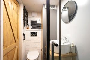 Koupelna v ubytování Tiny House Nr 5 + 21 fotografií