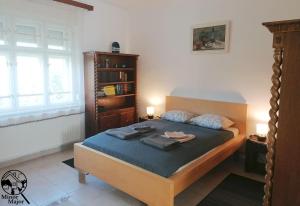 a bedroom with a bed with two towels on it at Minor Major Vendégház in Somogyacsa