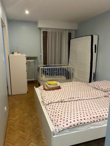 Ένα ή περισσότερα κρεβάτια σε δωμάτιο στο Your home Chaville