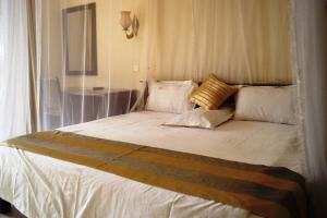Postel nebo postele na pokoji v ubytování Tristar Hotel Kampala