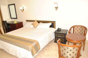 Postel nebo postele na pokoji v ubytování Tristar Hotel Kampala