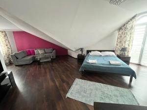 Posteľ alebo postele v izbe v ubytovaní Hostel & Restauracja Santorini