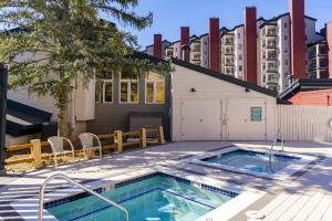 Πισίνα στο ή κοντά στο Torian Plum Plaza 302