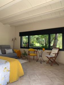 A seating area at Casa de camp Les Tretes