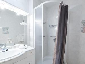 A bathroom at Apartamento Azahara Még 15 kép