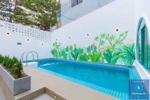 a swimming pool in a house with a mural on the wall at Kim Villa 45 - Cách Bãi Tắm 100 Met - Full Máy Lạnh Các Phòng - Bida - Phòng Karaoke - Siêu Gần Biển in Vung Tau