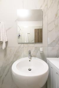Koupelna v ubytování Philippos Residences + 37 fotografií