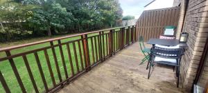 Elegantly Refurbed 2BD in Shankill - 3km from Bray的阳台或露台