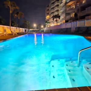 Πισίνα στο ή κοντά στο Condo Beach Court