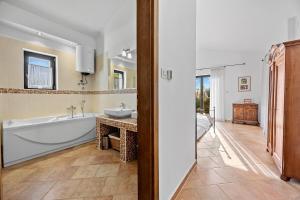 Ένα μπάνιο στο Villa Maddalena +44 φωτογραφίες