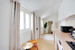 Η κουζίνα ή μικρή κουζίνα στο Charming house -2BR-4P- Ivry-sur-seine +4 φωτογραφίες