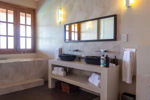 Ένα μπάνιο στο Sri Lanka 5 Beachfront Luxury Villa +50 φωτογραφίες