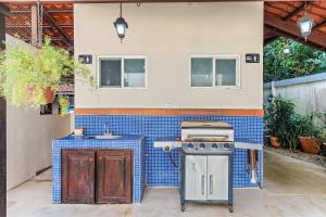 Φωτογραφία από το άλμπουμ του 3-BD Beauty with Pool Near Beach σε Santa Cruz +22 φωτογραφίες