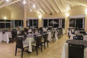 Restaurace v ubytování Costa Del Sol + 37 fotografií