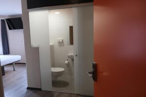 Kopalnica v nastanitvi easyHotel Zürich City Main Station