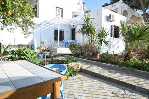 Κήπος έξω από το Galini View Studios & Apartments