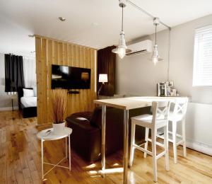 TV a/nebo společenská místnost v ubytování Capitol Robinson by Bower Boutique Hotels