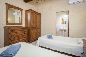 Postel nebo postele na pokoji v ubytování 3 Bedroom Holiday Home with Private Pool and Views