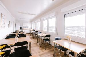 A restaurant or other place to eat at Hlid Huts