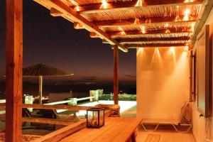 Uma área de estar em Deja Blue Villa 1