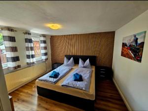 Postel nebo postele na pokoji v ubytování Ferienhaus zu den Ilsefällen