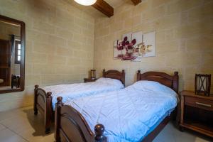 Voodi või voodid majutusasutuse 4 Bedroom Holiday Home with Private Pool toas