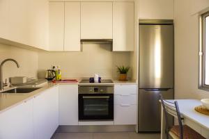 A kitchen or kitchenette at Las Eras - La casa frente al mar