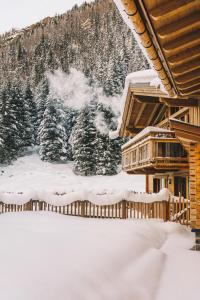 Obiekt Gletscher-Chalet Stubai zimą