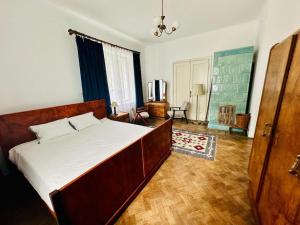 Ένα ή περισσότερα κρεβάτια σε δωμάτιο στο Spacious Garden Villa
