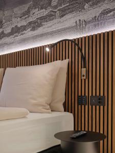 Postel nebo postele na pokoji v ubytování Dorint Resort & Spa Locarno-Riazzino - New Opening