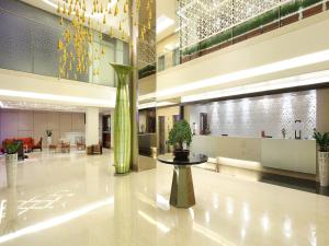 
The lobby or reception area at Mercure Padang
