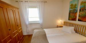 A bed or beds in a room at Appartements Panorama Schlössl