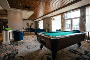 Biliár nebo kulečník v ubytování Prestige Treasure Cove Resort, WorldHotels Elite