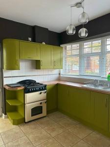Kuchyň nebo kuchyňský kout v ubytování Sleeps 10 - Contractors - Family - Relocators