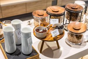 Radisson Hotel Leipzig的咖啡和沏茶工具