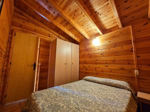 Postel nebo postele na pokoji v ubytování Camping Ribera del Ara