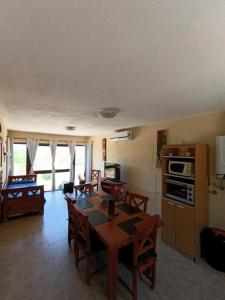 a kitchen with a table and chairs in a room at Complejo Refugio Playa Perelli in Villa Carlos Paz