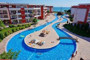 a view of a swimming pool at a resort at Fort Noks with sea view in Elenite