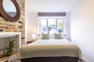 Ένα ή περισσότερα κρεβάτια σε δωμάτιο στο Spacious 6-Bed House in Cambridge, Free Parking