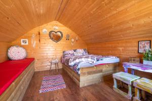 Ένα ή περισσότερα κρεβάτια σε δωμάτιο στο The Hideaway Muff