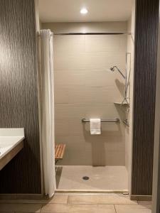 Koupelna v ubytování Little Creek Casino Resort