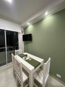 a dining room with a white table and chairs at Agua de vida Chajari in Chajarí