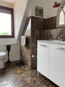 Koupelna v ubytování Chambre d'hôtes de Dompierre + 9 fotografií